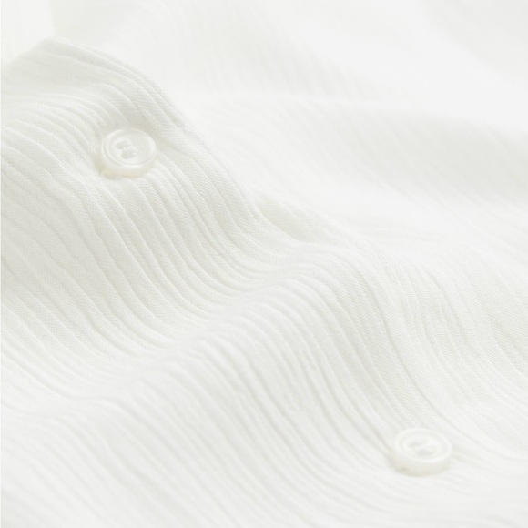 NWOT H&M Oversized Resort Shirt. XS - Picture 4 of 10